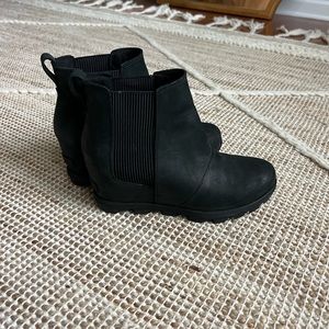Black weather proof sorels